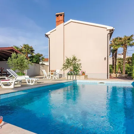 Holiday home In With Outdoor Swimming Pool *