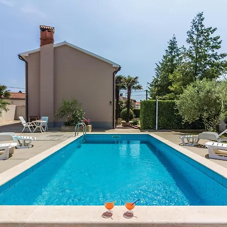 In With Outdoor Swimming Pool Holiday home Segotici